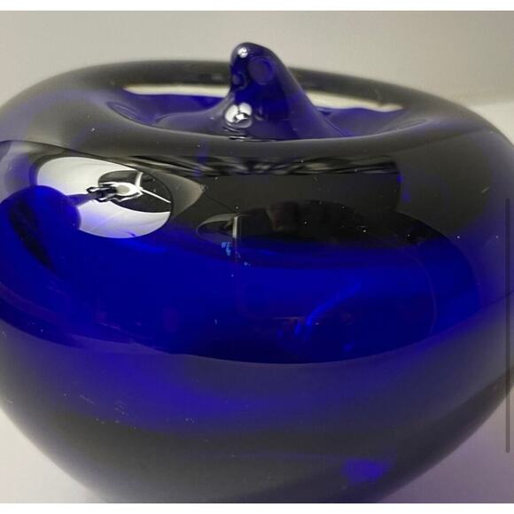 Cobalt Blue‎ Apple Art Glass Paperweight - Picture 2 of 6